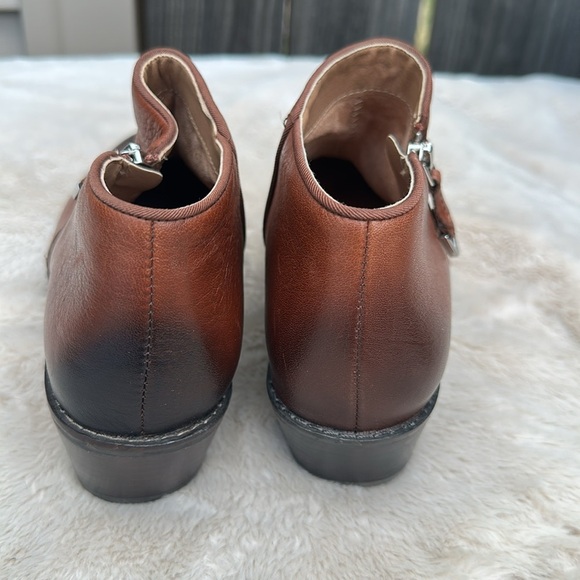 Vionic Brown Ankle Boots with Side Zipper and Low Heel Size 7 - Picture 4 of 8